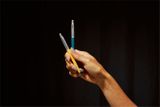 Guľôčkové pero, sada, 0,7 mm, strieborný klip, žlté a modré telo pera, PARKER &quot;Jotter Glam Rock&quot;, modré