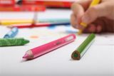 Farebné ceruzky, sada, trojhranné, jumbo, 1 strúhadlo, KORES &quot;KOLORES Twist &amp; Turn&quot;, 12 rôznych farieb