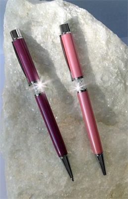 Guľôčkové pero, Crystals from SWAROVSKI®, ružové, s bielymi krištáľmi v strede tela, 14cm