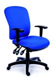 Kancelárska stolička, s nastaviteľnými opierkami, modré čalúnenie, čierny podstavec, MaYAH 